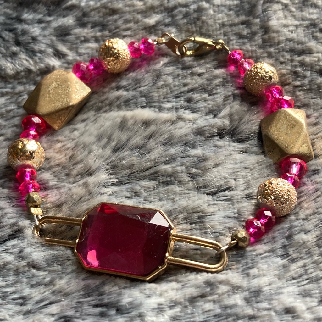 Pink Cut Faceted Glass Bracelet WGolden Accents 7$